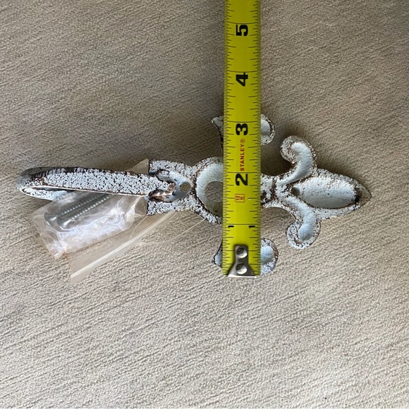 Quality Set Of 3 Iron Wall Hooks New With Install Hardware - Picture 13 of 14